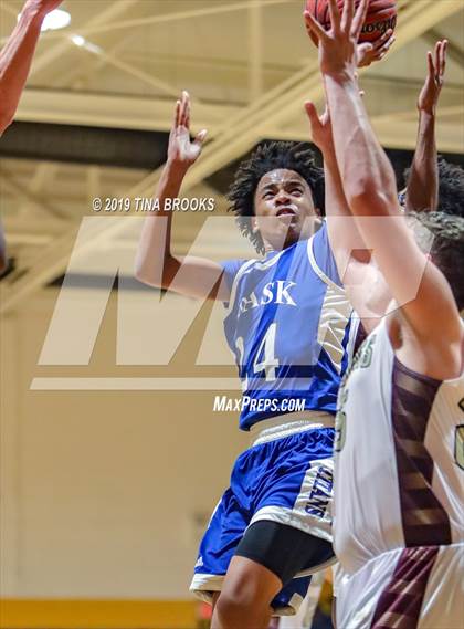Thumbnail 3 in Dixon vs. Heide Trask photogallery.