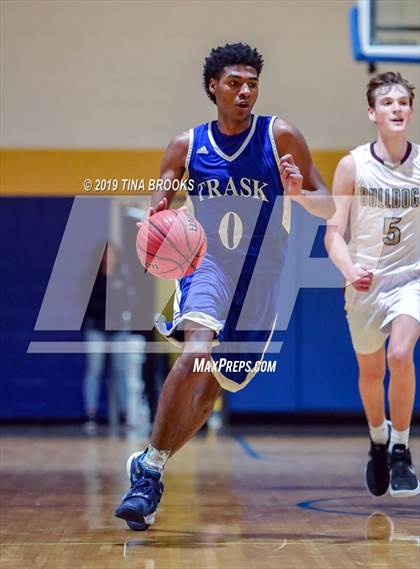 Thumbnail 3 in Dixon vs. Heide Trask photogallery.