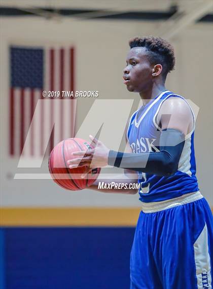 Thumbnail 1 in Dixon vs. Heide Trask photogallery.