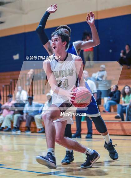 Thumbnail 2 in Dixon vs. Heide Trask photogallery.