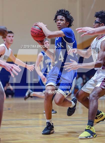Thumbnail 2 in Dixon vs. Heide Trask photogallery.