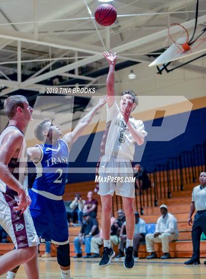 Thumbnail 1 in Dixon vs. Heide Trask photogallery.