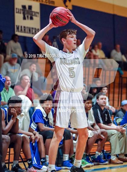Thumbnail 3 in Dixon vs. Heide Trask photogallery.