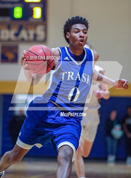 Thumbnail 1 in Dixon vs. Heide Trask photogallery.