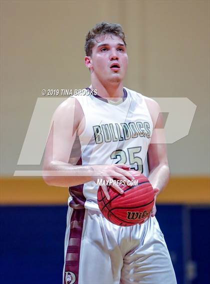 Thumbnail 2 in Dixon vs. Heide Trask photogallery.