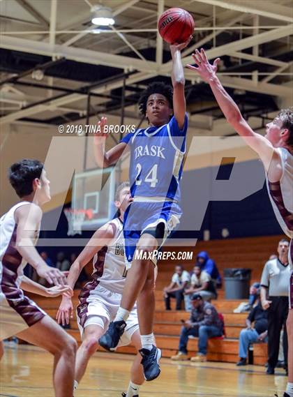 Thumbnail 3 in Dixon vs. Heide Trask photogallery.