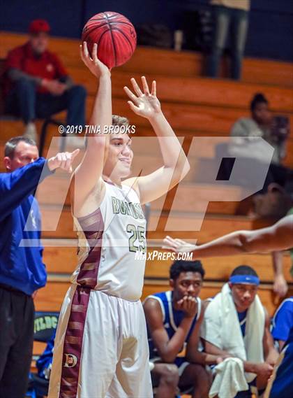 Thumbnail 2 in Dixon vs. Heide Trask photogallery.