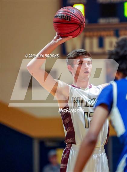 Thumbnail 2 in Dixon vs. Heide Trask photogallery.