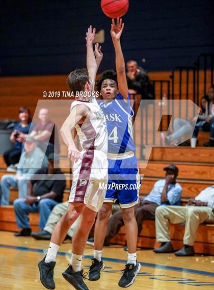 Thumbnail 3 in Dixon vs. Heide Trask photogallery.