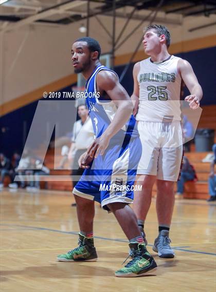 Thumbnail 2 in Dixon vs. Heide Trask photogallery.