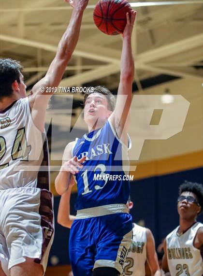 Thumbnail 1 in Dixon vs. Heide Trask photogallery.