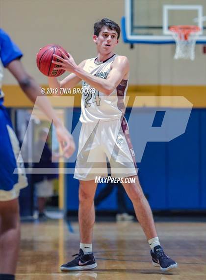 Thumbnail 1 in Dixon vs. Heide Trask photogallery.