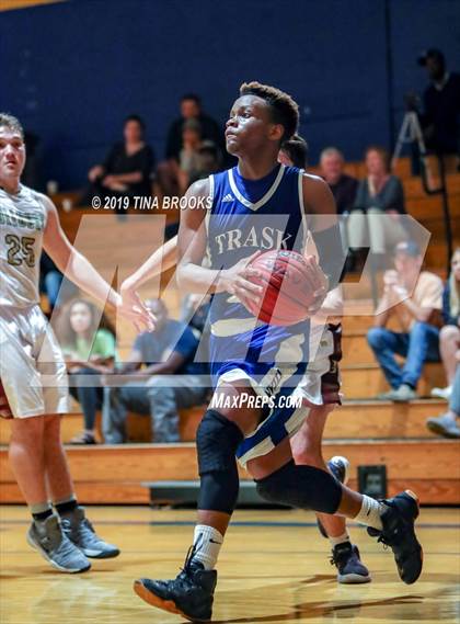 Thumbnail 3 in Dixon vs. Heide Trask photogallery.