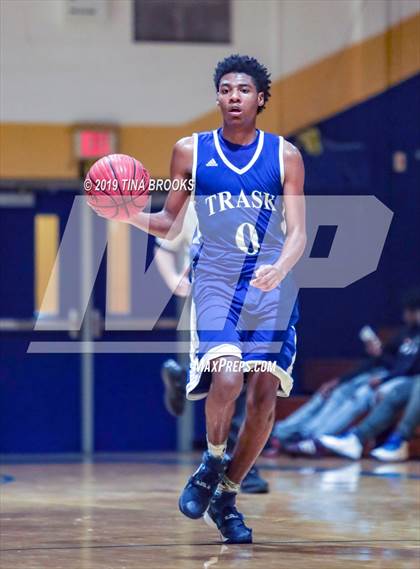 Thumbnail 2 in Dixon vs. Heide Trask photogallery.