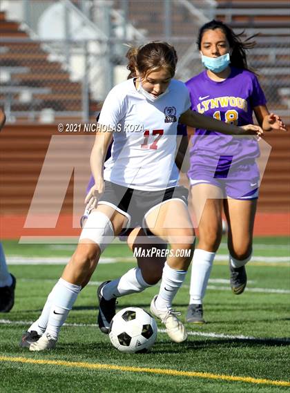 Thumbnail 3 in Paramount vs. Lynwood photogallery.