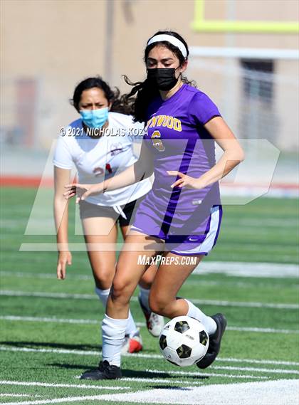 Thumbnail 2 in Paramount vs. Lynwood photogallery.
