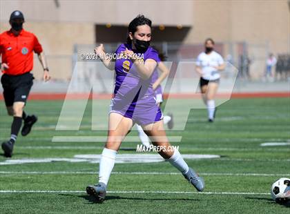 Thumbnail 2 in Paramount vs. Lynwood photogallery.