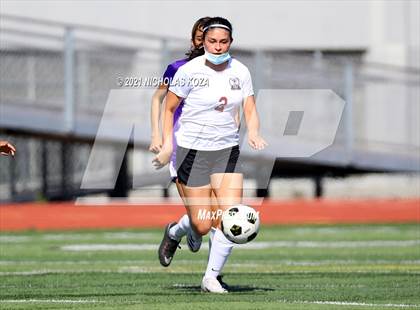 Thumbnail 3 in Paramount vs. Lynwood photogallery.