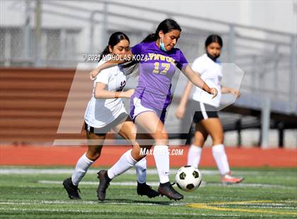 Thumbnail 1 in Paramount vs. Lynwood photogallery.