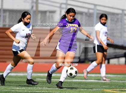Thumbnail 3 in Paramount vs. Lynwood photogallery.