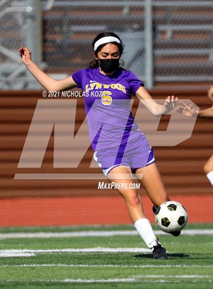 Thumbnail 1 in Paramount vs. Lynwood photogallery.