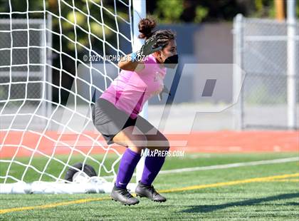 Thumbnail 2 in Paramount vs. Lynwood photogallery.