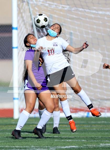 Thumbnail 1 in Paramount vs. Lynwood photogallery.