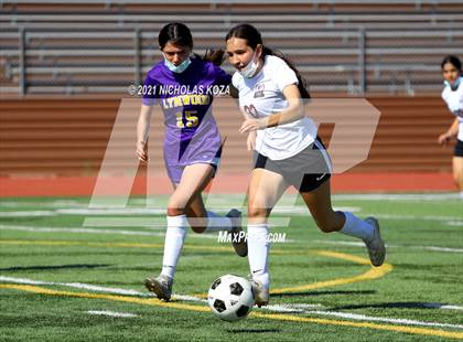 Thumbnail 1 in Paramount vs. Lynwood photogallery.