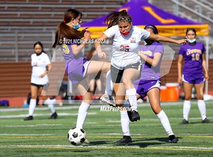 Thumbnail 2 in Paramount vs. Lynwood photogallery.