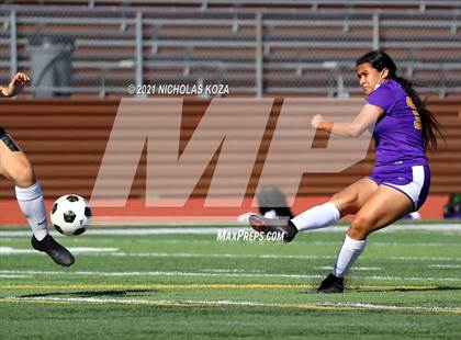 Thumbnail 2 in Paramount vs. Lynwood photogallery.