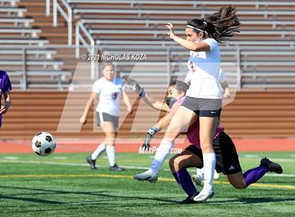 Thumbnail 1 in Paramount vs. Lynwood photogallery.