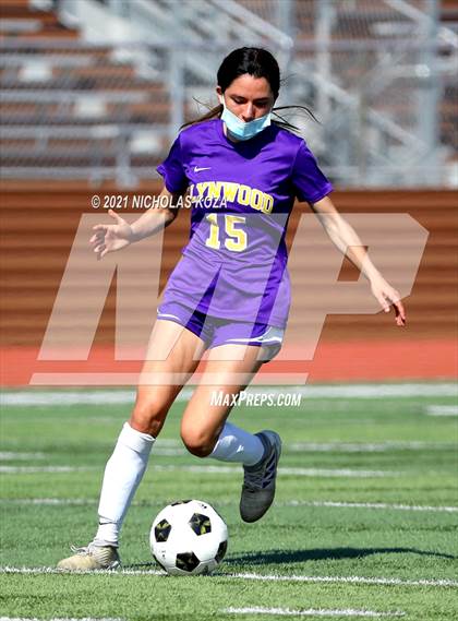 Thumbnail 2 in Paramount vs. Lynwood photogallery.