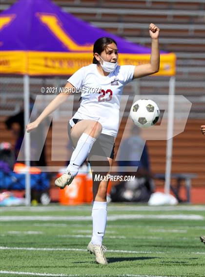 Thumbnail 2 in Paramount vs. Lynwood photogallery.