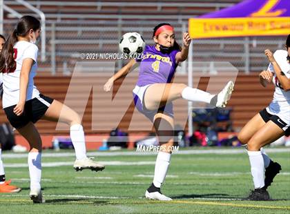 Thumbnail 2 in Paramount vs. Lynwood photogallery.