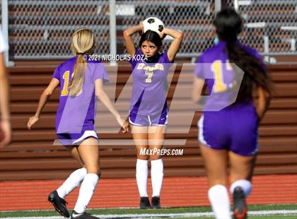 Thumbnail 2 in Paramount vs. Lynwood photogallery.