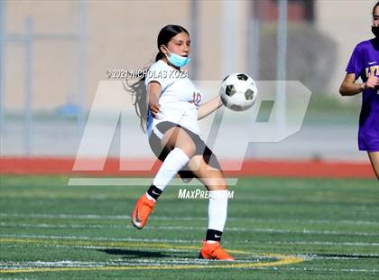 Thumbnail 2 in Paramount vs. Lynwood photogallery.