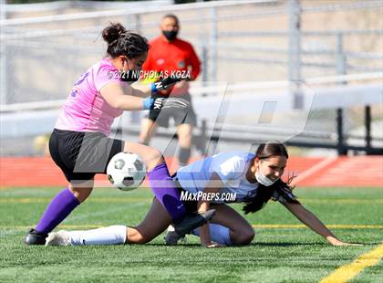 Thumbnail 2 in Paramount vs. Lynwood photogallery.