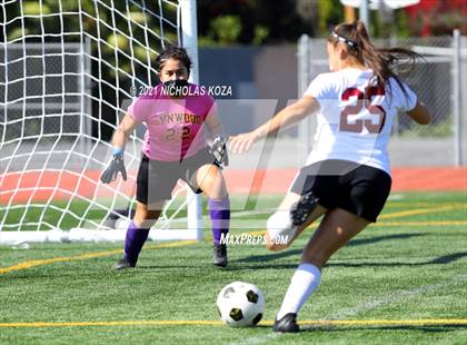Thumbnail 3 in Paramount vs. Lynwood photogallery.