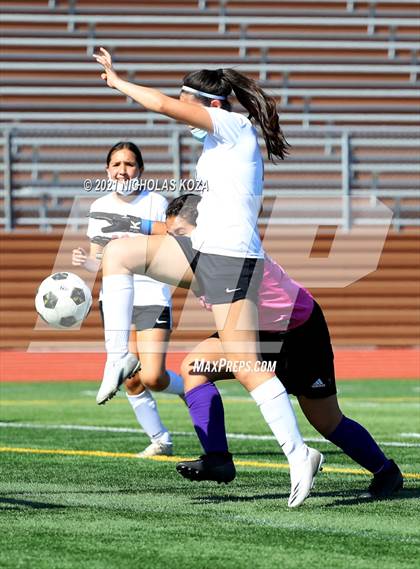 Thumbnail 1 in Paramount vs. Lynwood photogallery.