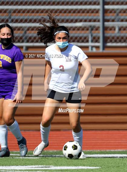 Thumbnail 1 in Paramount vs. Lynwood photogallery.