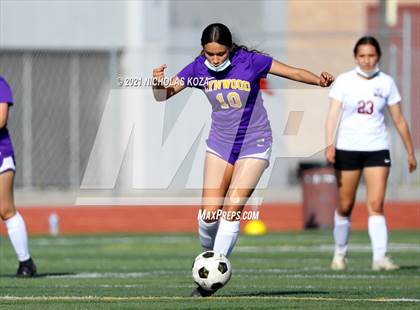Thumbnail 1 in Paramount vs. Lynwood photogallery.