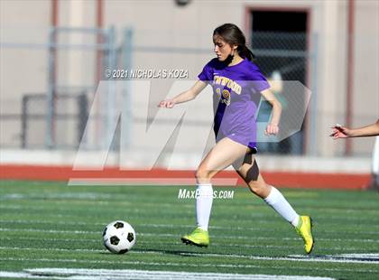 Thumbnail 2 in Paramount vs. Lynwood photogallery.