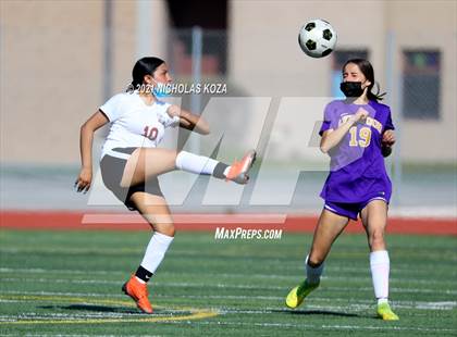 Thumbnail 2 in Paramount vs. Lynwood photogallery.