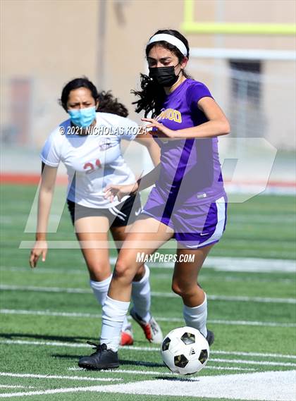 Thumbnail 1 in Paramount vs. Lynwood photogallery.