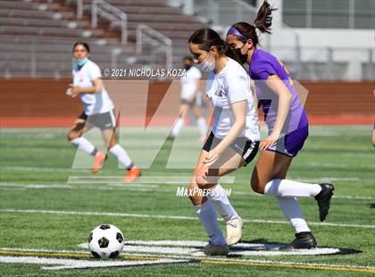 Thumbnail 2 in Paramount vs. Lynwood photogallery.