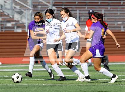 Thumbnail 2 in Paramount vs. Lynwood photogallery.