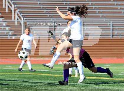 Thumbnail 3 in Paramount vs. Lynwood photogallery.