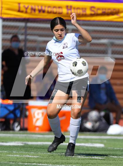 Thumbnail 2 in Paramount vs. Lynwood photogallery.