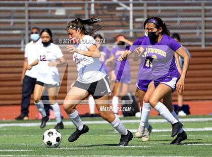 Thumbnail 2 in Paramount vs. Lynwood photogallery.
