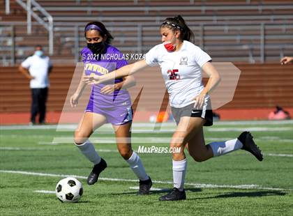 Thumbnail 2 in Paramount vs. Lynwood photogallery.